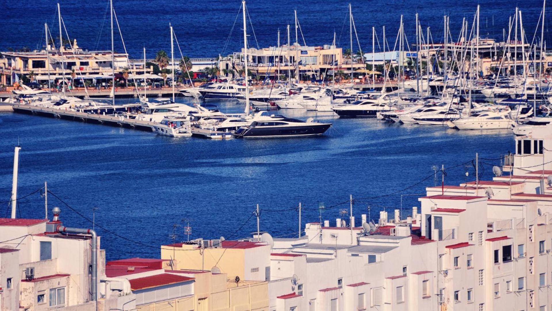 Apartamento Buganvilla Premium Beach And Mountain دينايا المظهر الخارجي الصورة